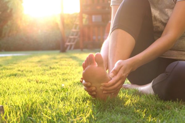 5 Kebiasaan Harian yang Menjaga Kaki Tetap Sehat 5 Kebiasaan Harian yang Menjaga Kaki Tetap Sehat