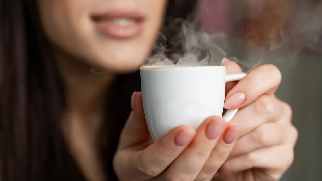 5 Tips Mengatasi Bibir Kering Karena Kebanyakan Minum Kopi